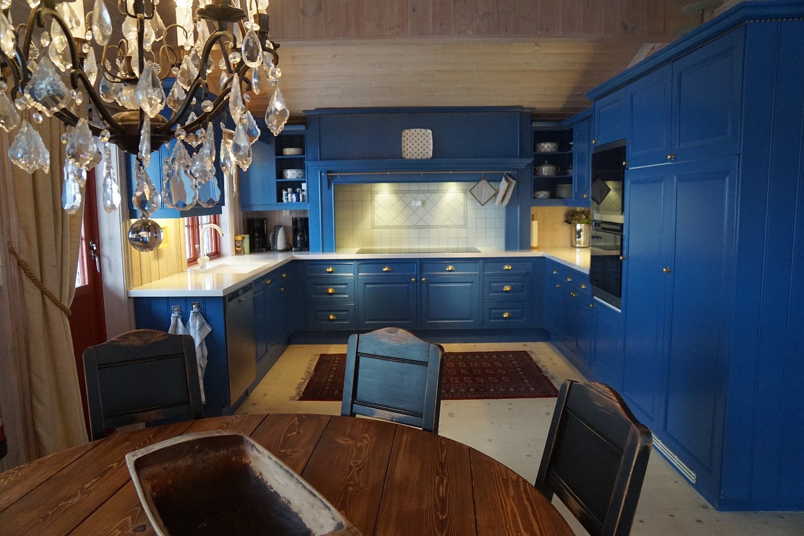 Kjøkken med spisegruppe Galleribilde