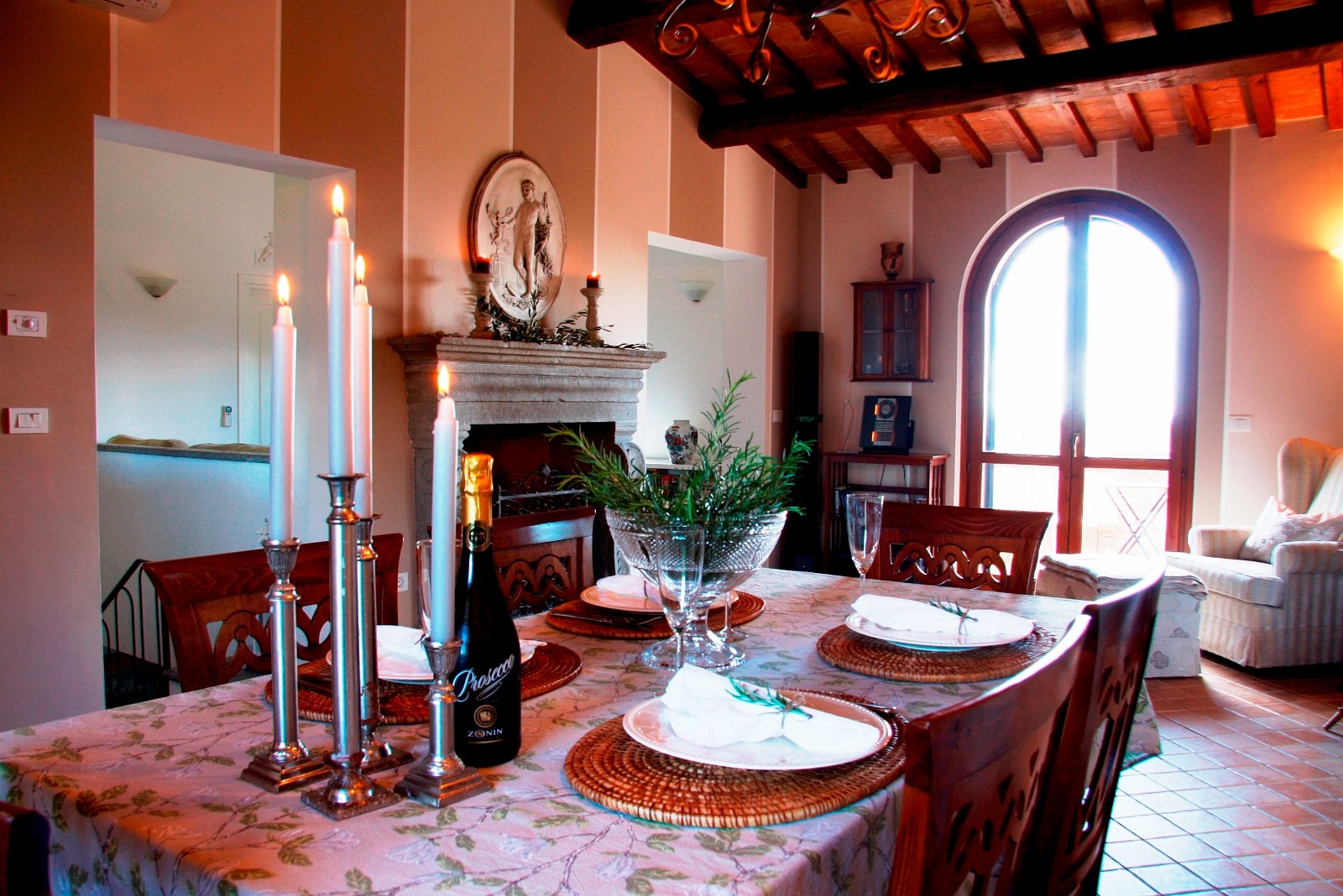 Allrom i 2 etg. Stue/spisestuen/peis Galleribilde