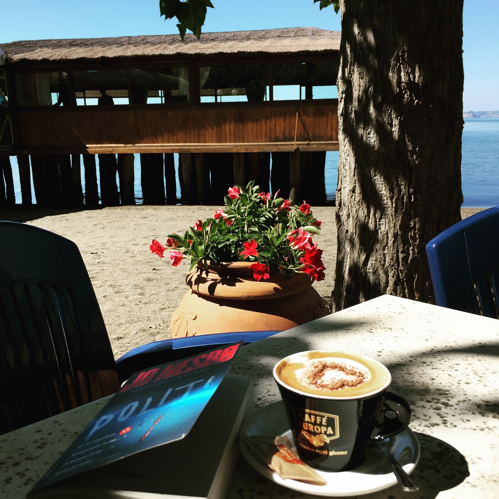 Kaffe nede ved stranden i Bolsena, som koster deg 1,10 Euro Galleribilde