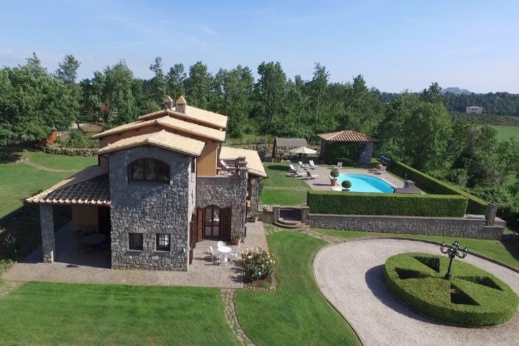 12 mål stor tomt, mao masse boltre plass for små og store ! Galleribilde