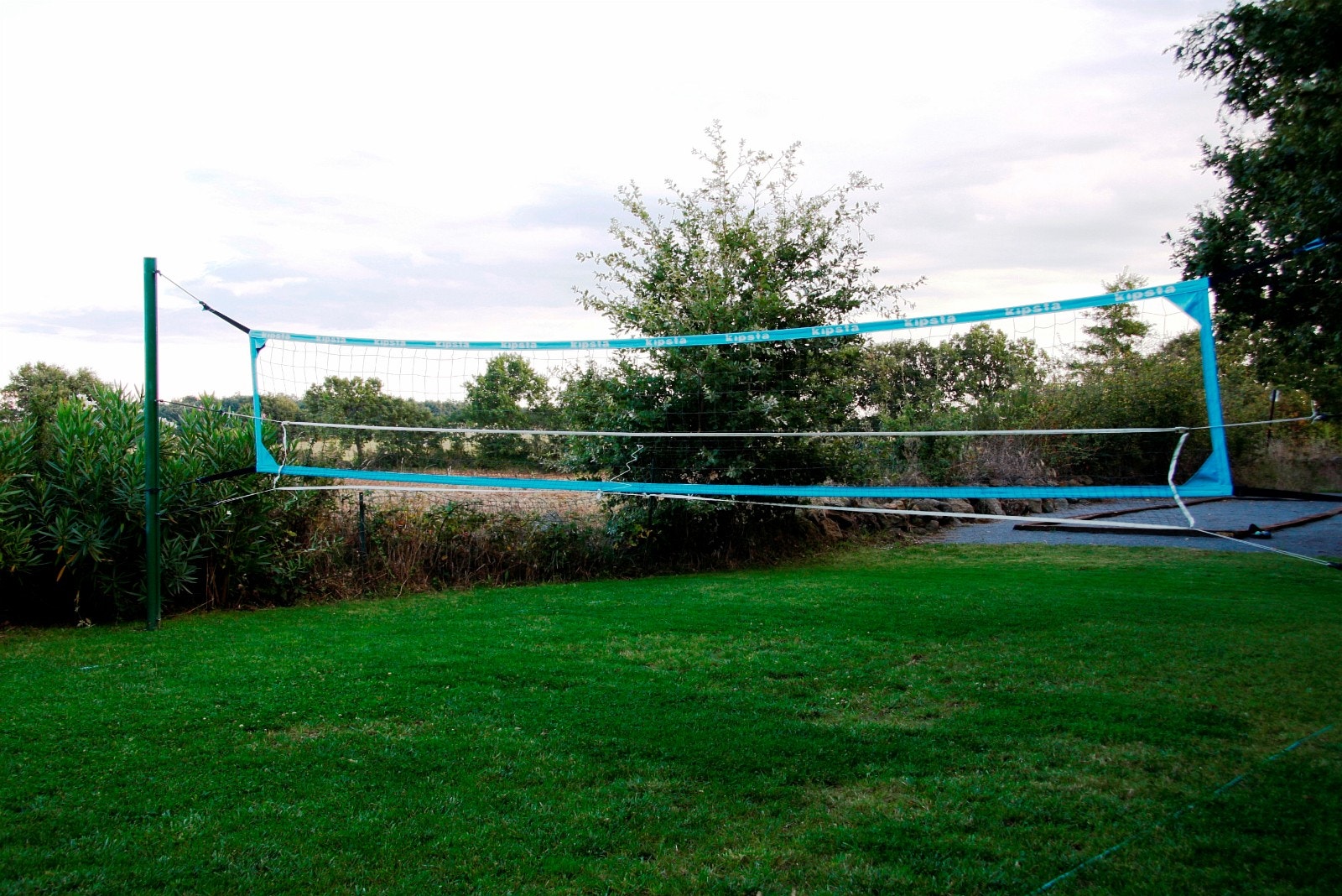 Badminton bane, samt boule bane. Galleribilde