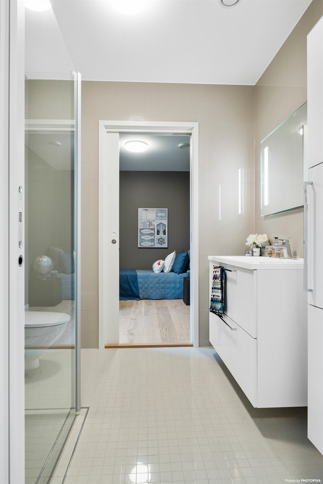 Dette badet har de samme flisene og den samme innredningen som badet i 2. etasje. Galleribilde