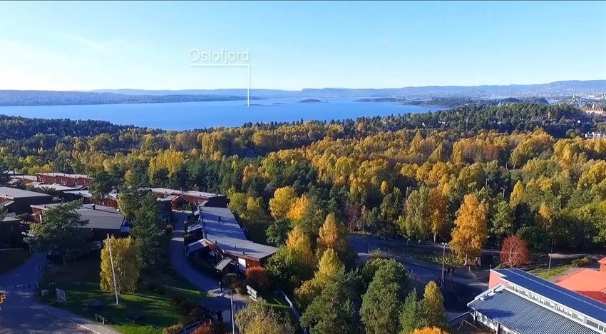 Oversiktsbilde Hallagerbakken borettslag. Fine turstier som tar deg ned til fjorden Galleribilde