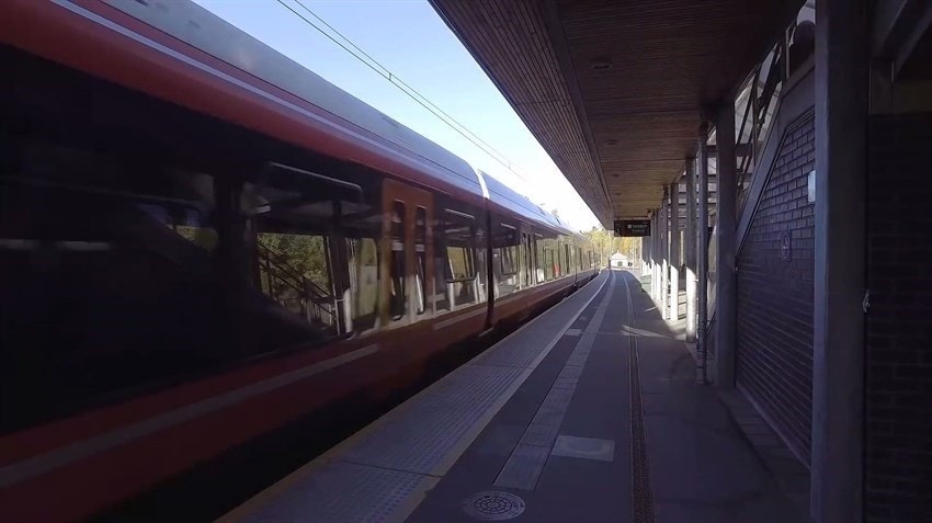Enkelt med tog inn til sentrum. Eventuelt kan buss benyttes Galleribilde