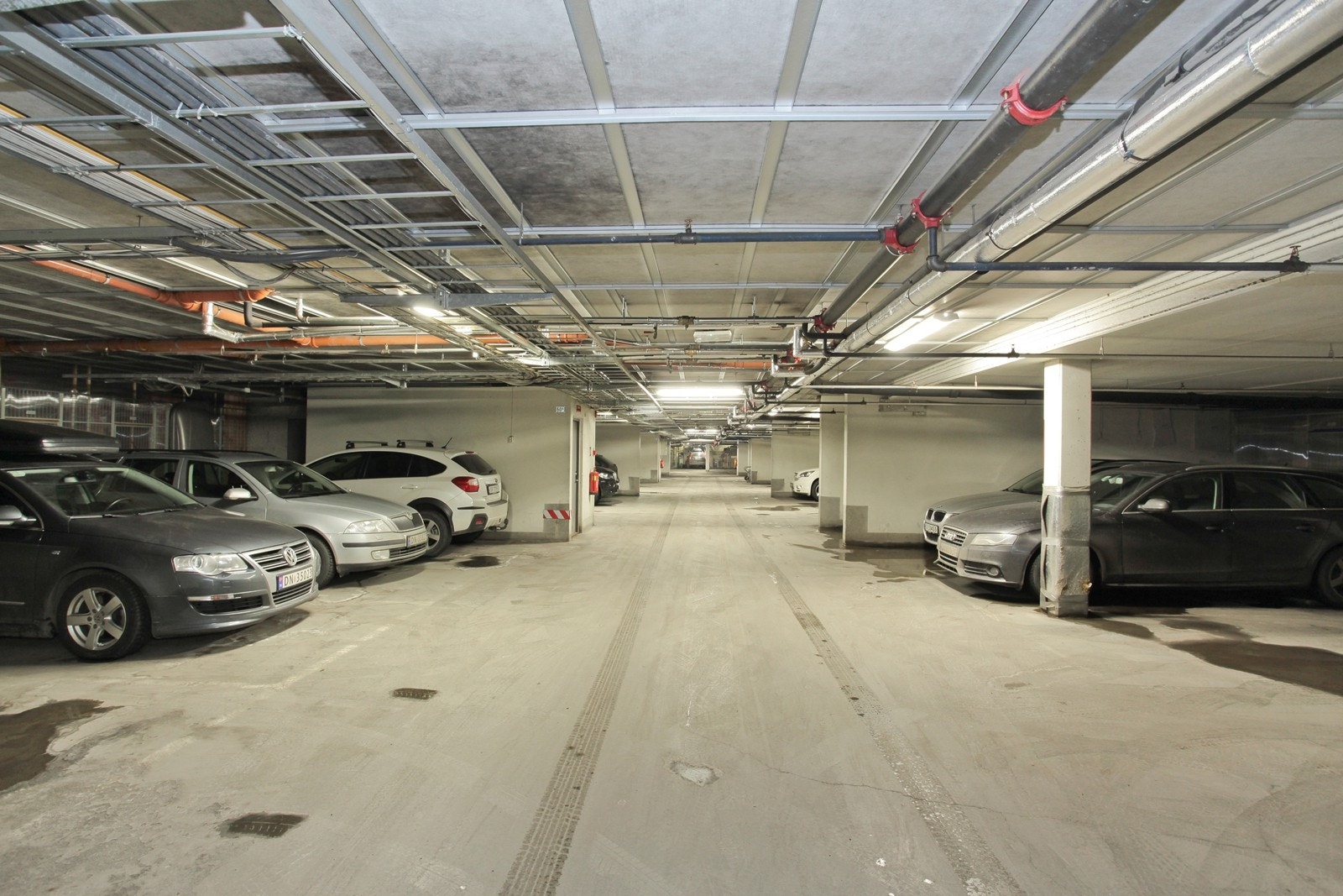 Fra leiligheten er det heis ned til oppvarmet garasjeanlegg hvor det medfølger en p-plass Galleribilde