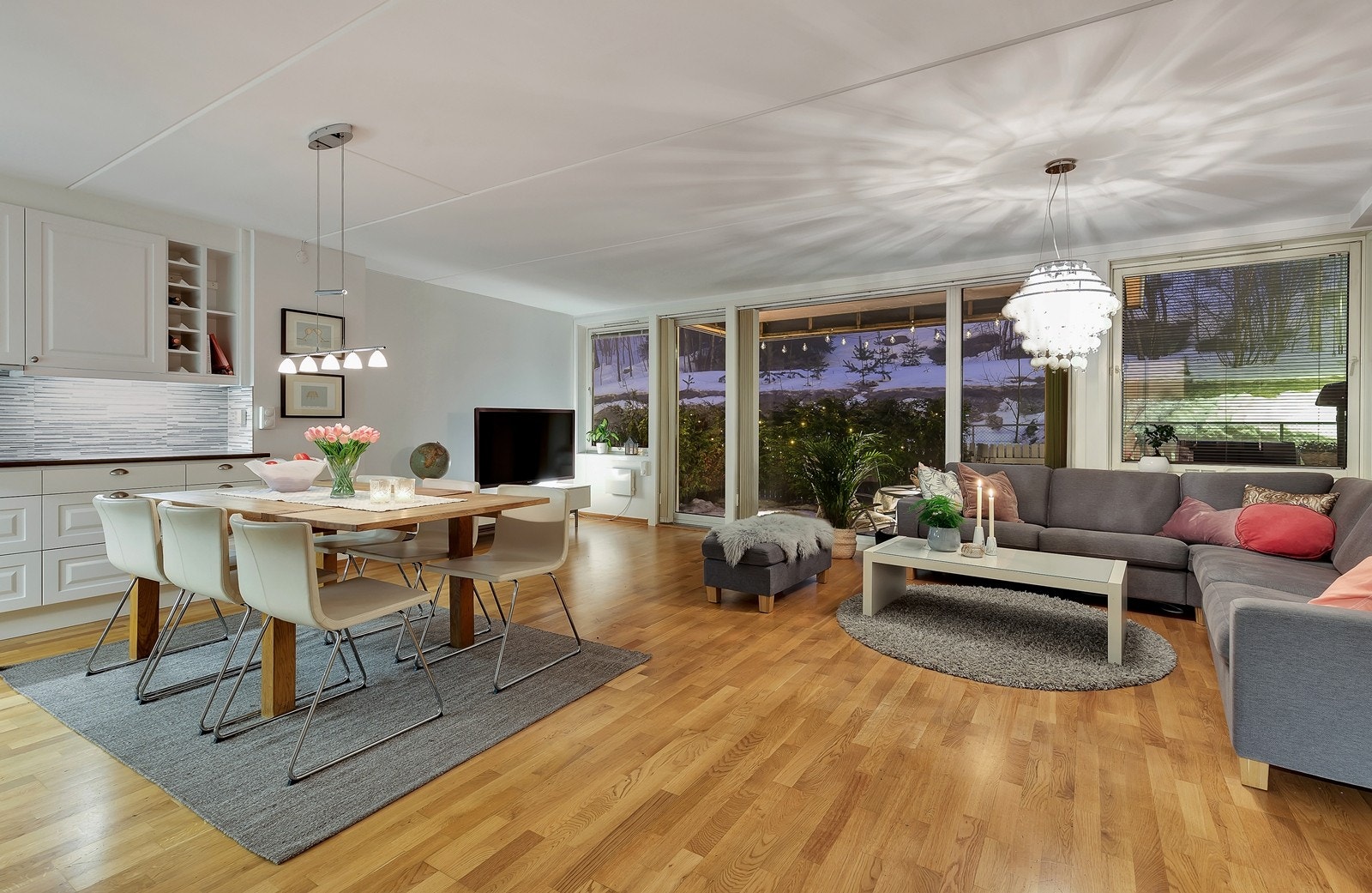 Velkommen til Årvollskogen - Denne lekre leiligheten presenteres av Krogsveen ved Thomas Klovland og Caroline Stensrød. Galleribilde