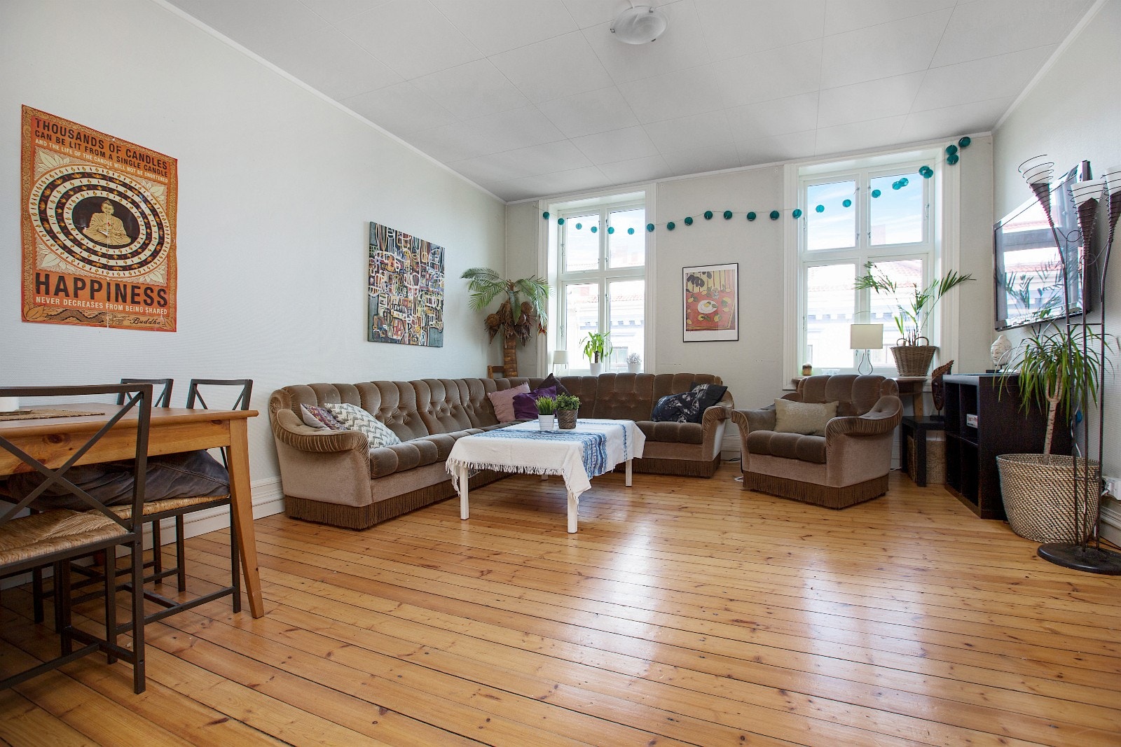 Stor felles stue er en hyggelig møteplass. Galleribilde