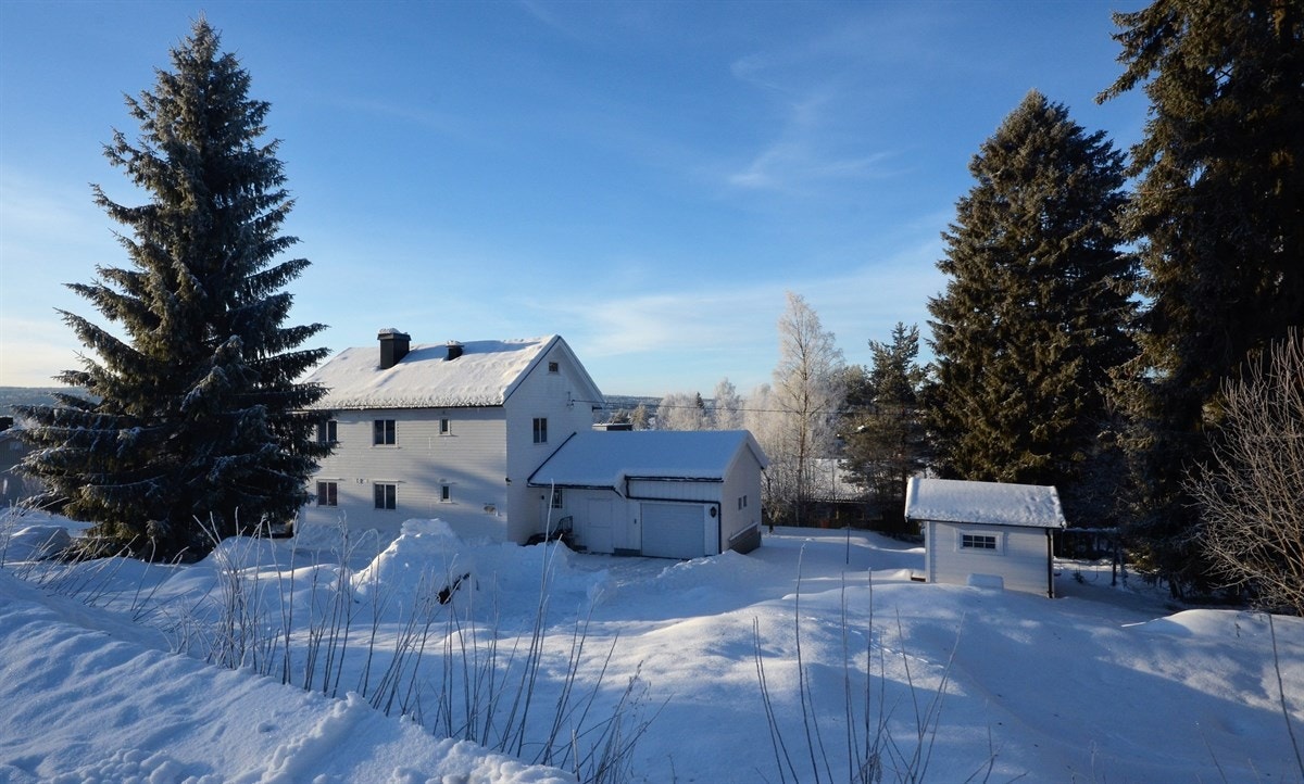 Stor eiendom med utsyn Galleribilde