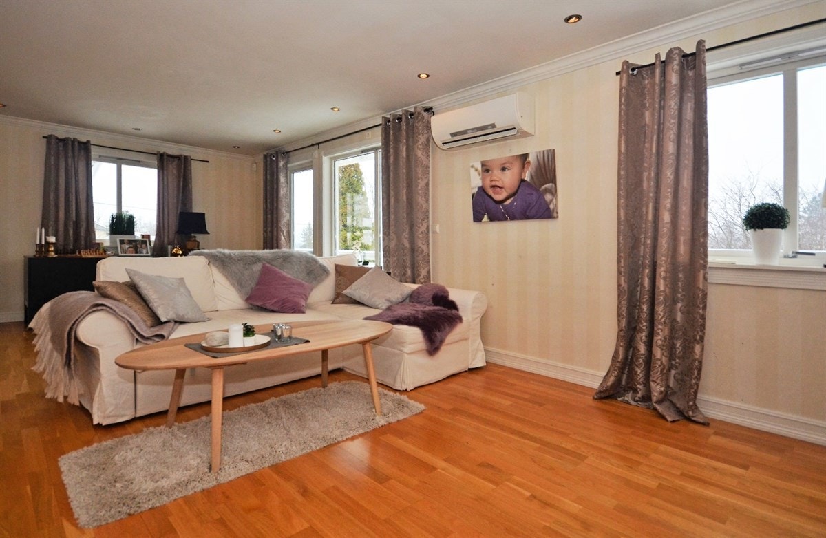 Stor og lys stue. Galleribilde