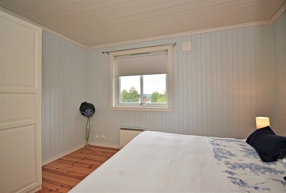 Soverom 4 i 2 etg. med skap. Galleribilde
