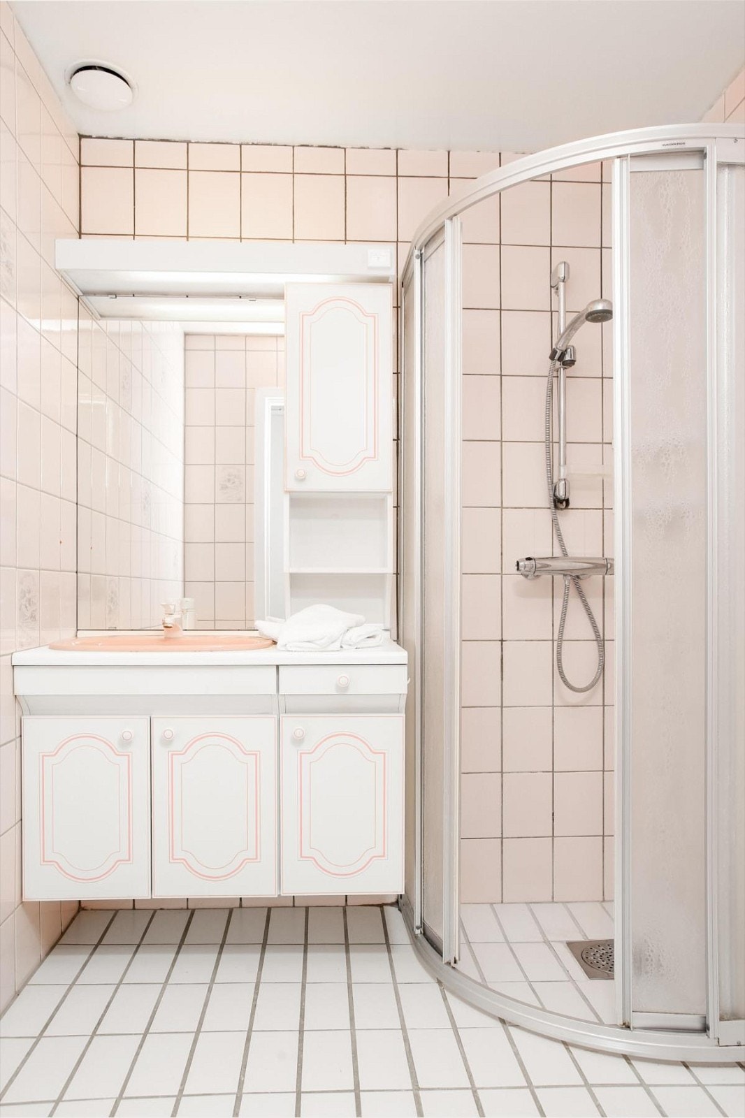 Flislagt bad med varme i gulv. Galleribilde