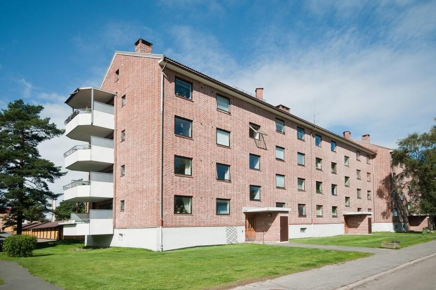 Fasade fra gateplan (sommer) Galleribilde