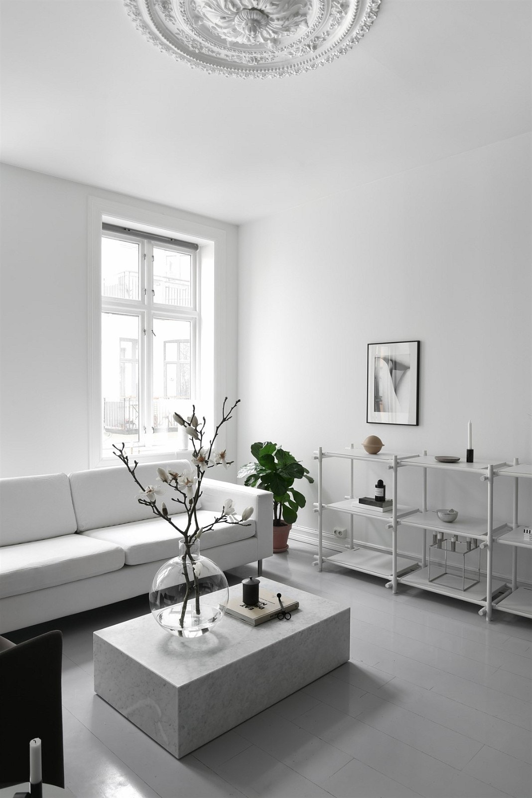 Store vindusflater som slipper inn rikelig med lys. Galleribilde