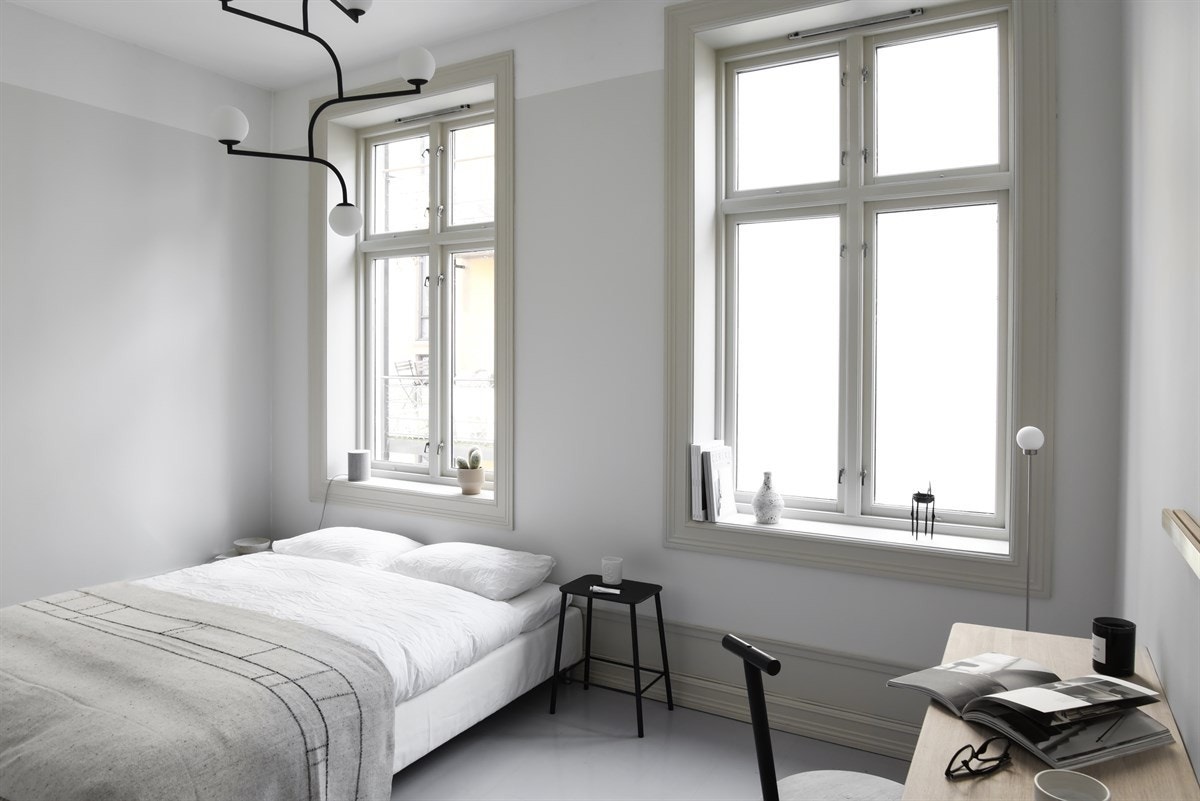 Stort og luftig soverom med god plass til stor seng, nattbord, skrivepult etc. Galleribilde