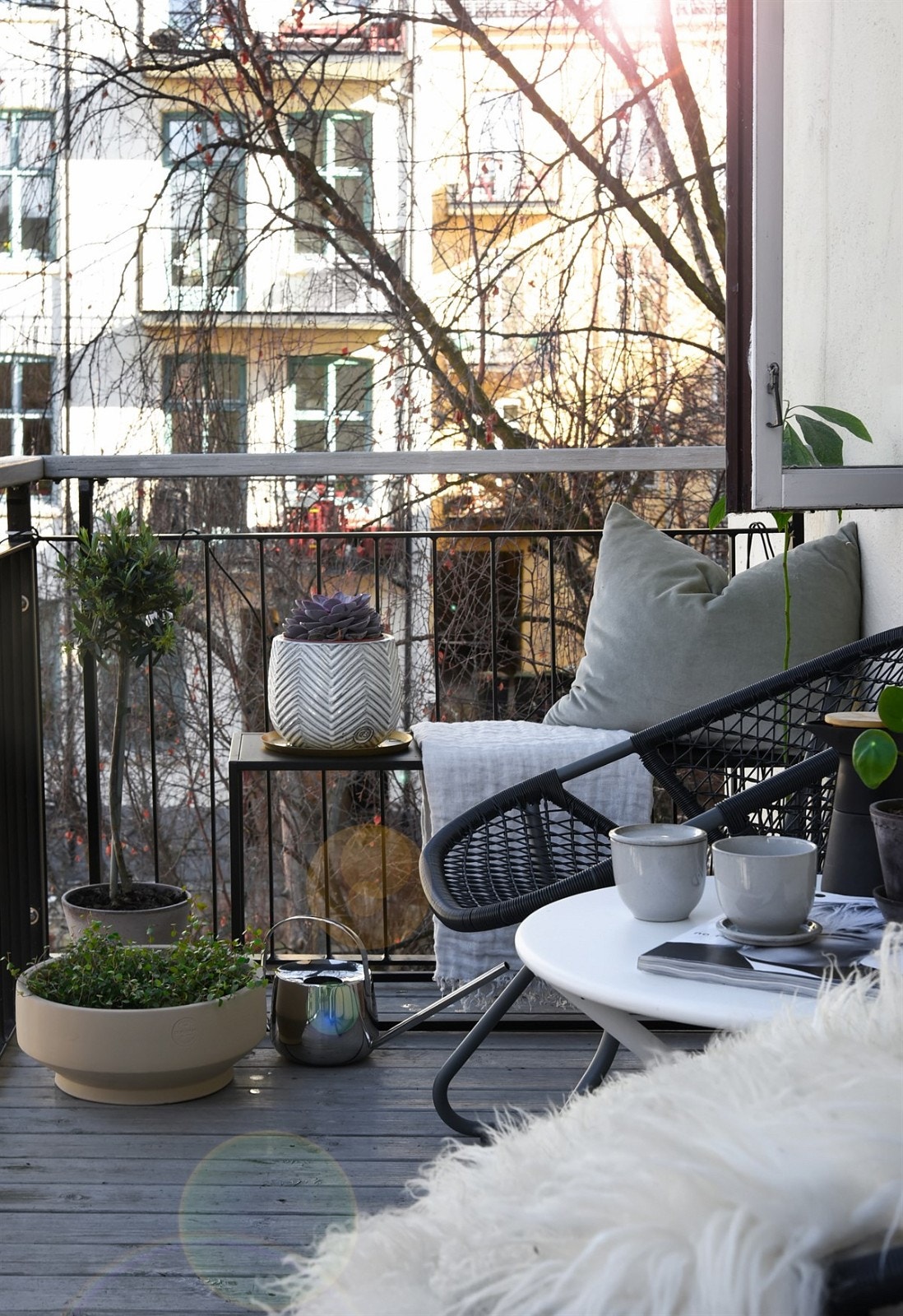 Balkongen er vestvendt med gode solforhold og på ca. 5,6 kvm. Galleribilde