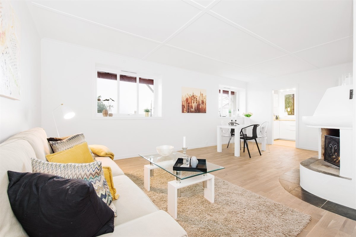 God plass til både sofagruppe og spisestue Galleribilde