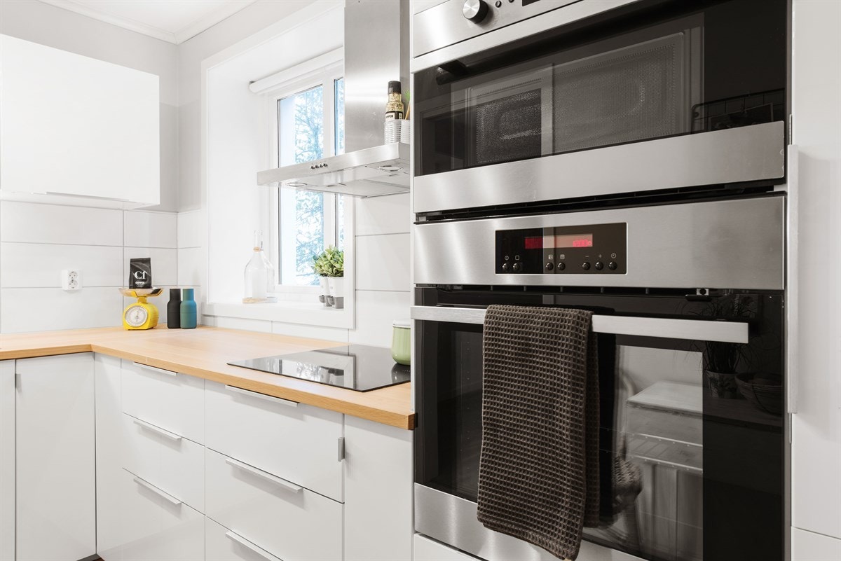 Integrerte hvitevarer på kjøkkent Galleribilde