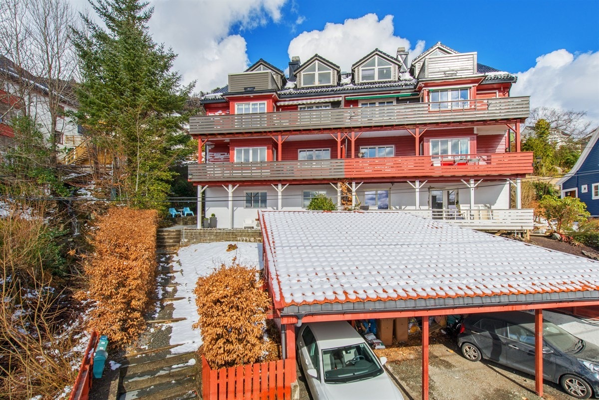 Fasade fra Ole Irgens vei Galleribilde