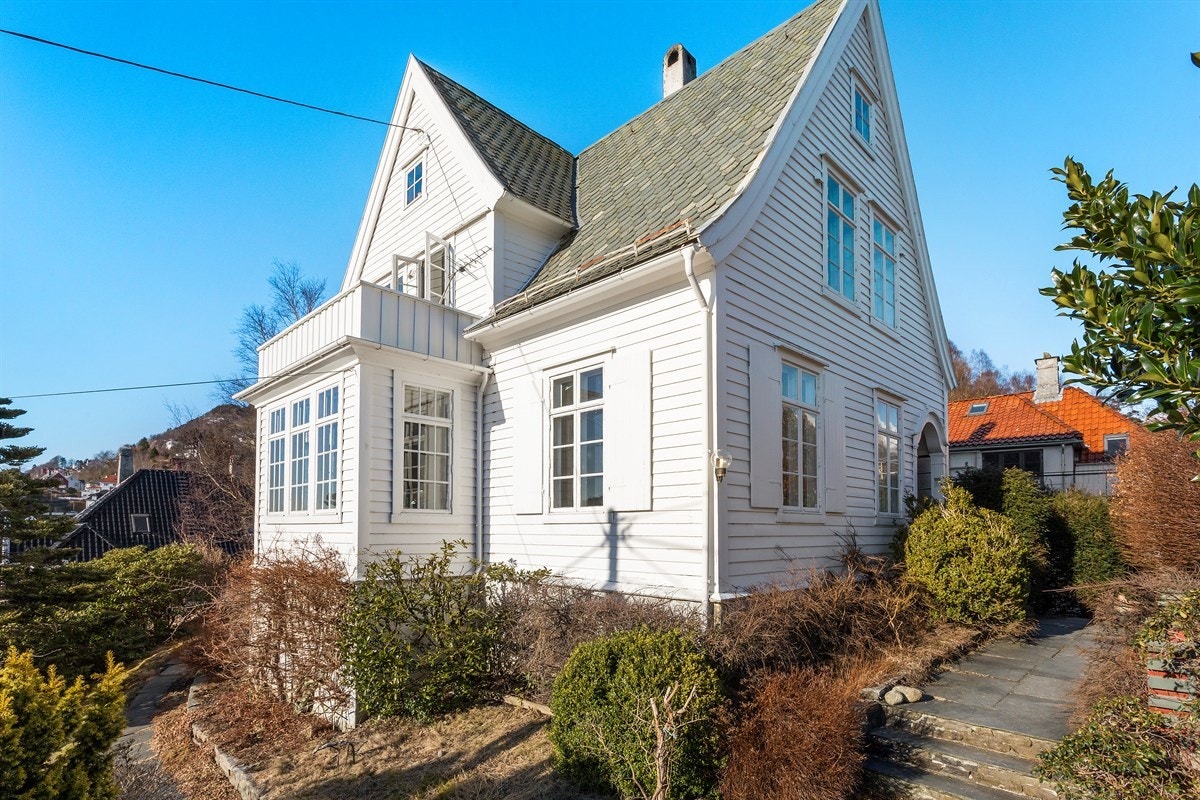 Storhaugen 29 har et klassisk, herskapelig villapreg Galleribilde