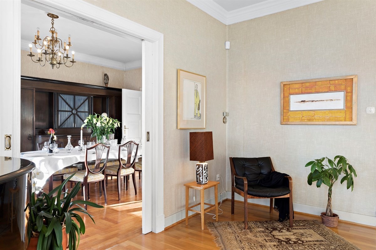 Fra penstuen er det også adkomst til boligens spisestue Galleribilde