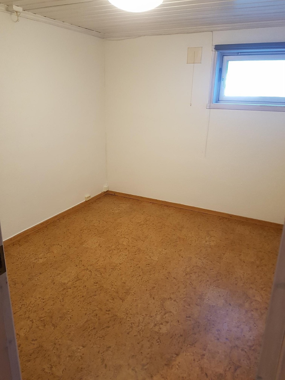Soverom med skap langs hele veggen Galleribilde