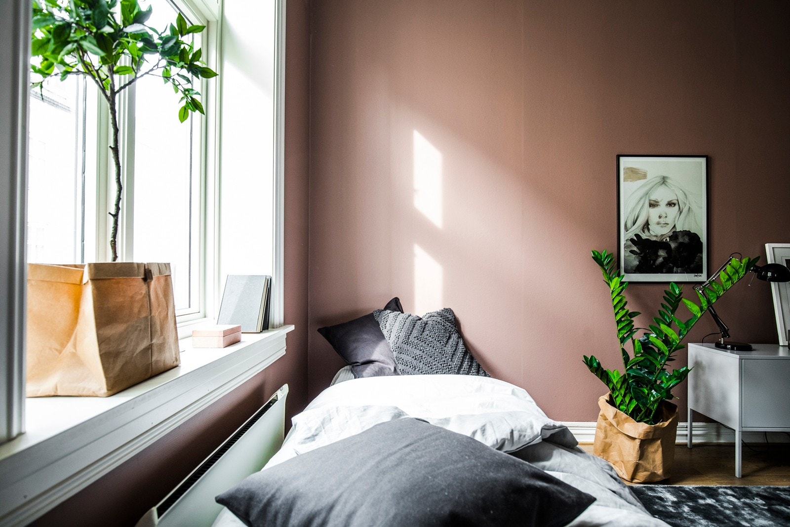 Leiligheten er malt i 2018 i delikate, moderne farger og har godt lysinnslipp. Galleribilde