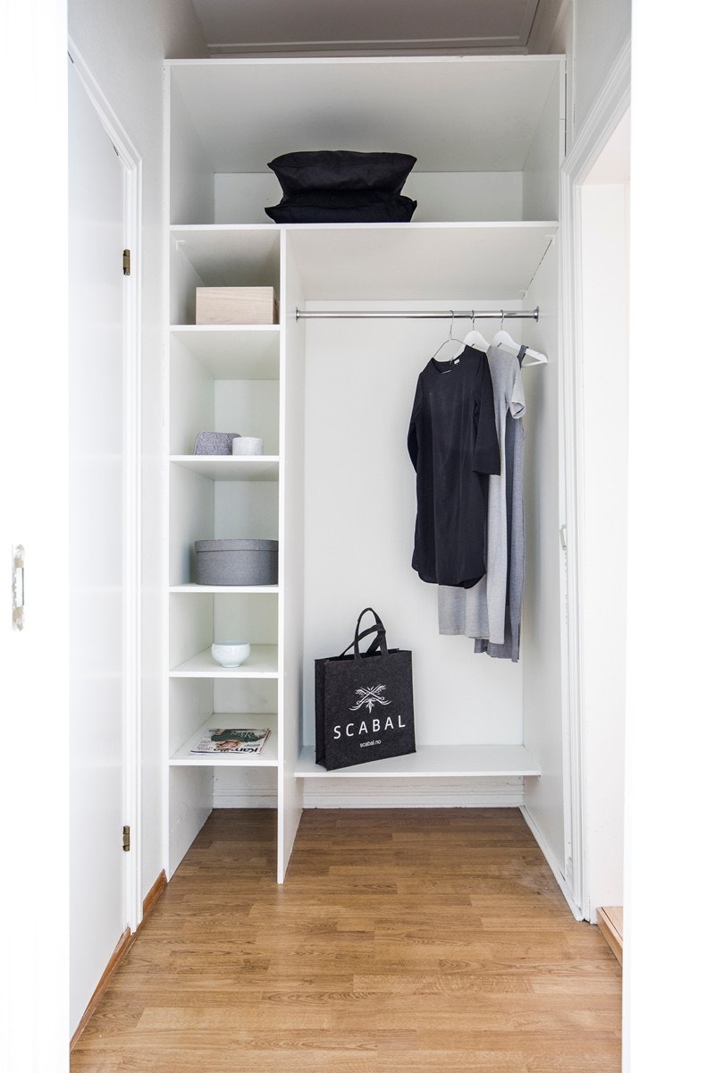 Gode oppbevaringsmuligheter i gangen utenfor soverom 3. Galleribilde