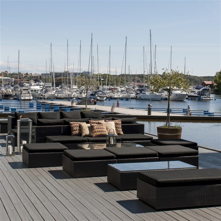 Uteområdet ved havnen hvor man kan leie båtplass om ledig. Galleribilde