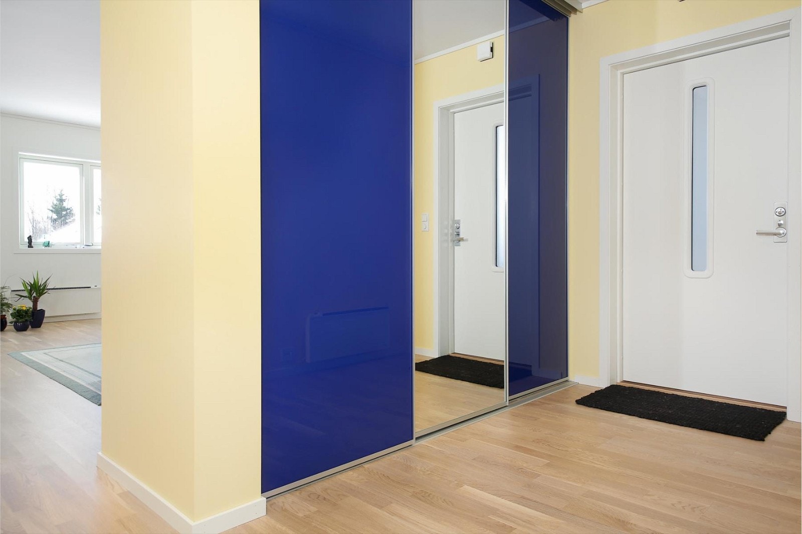 Skyvedørsgarderobe fra Rival Galleribilde