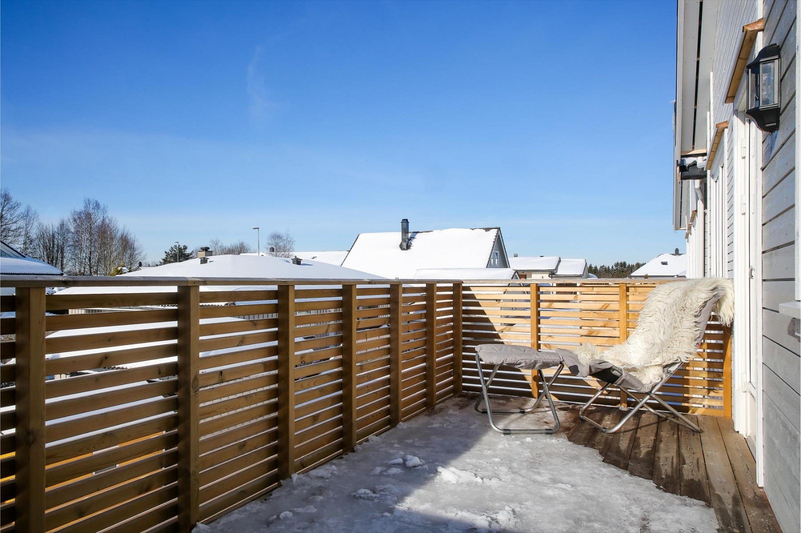 Verandaen vender mot sydvest - Det sikrer optimale solforhold Galleribilde