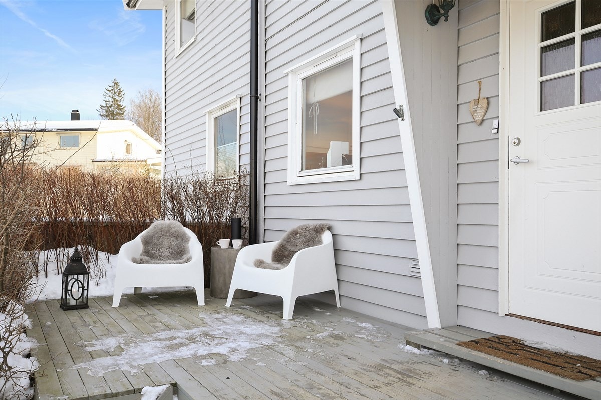 Terrasseplatting ved inngangspartiet Galleribilde