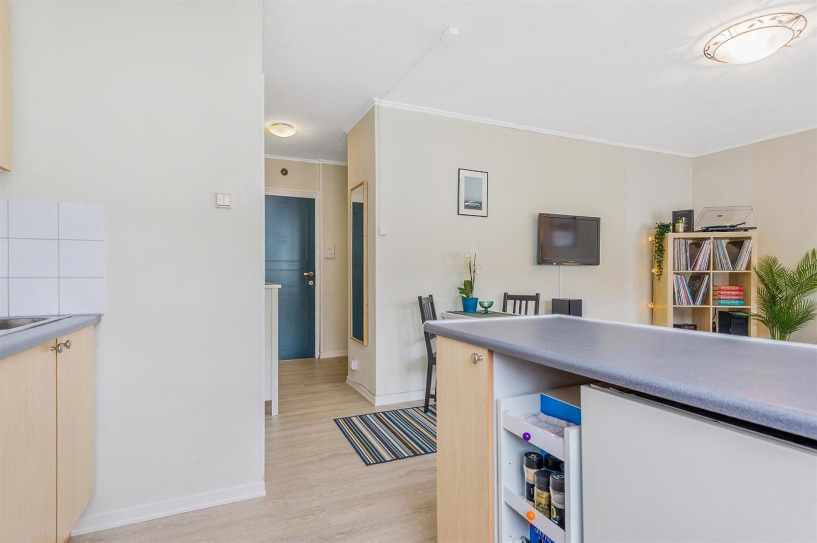 Entrè sett fra kjøkkenet. Galleribilde