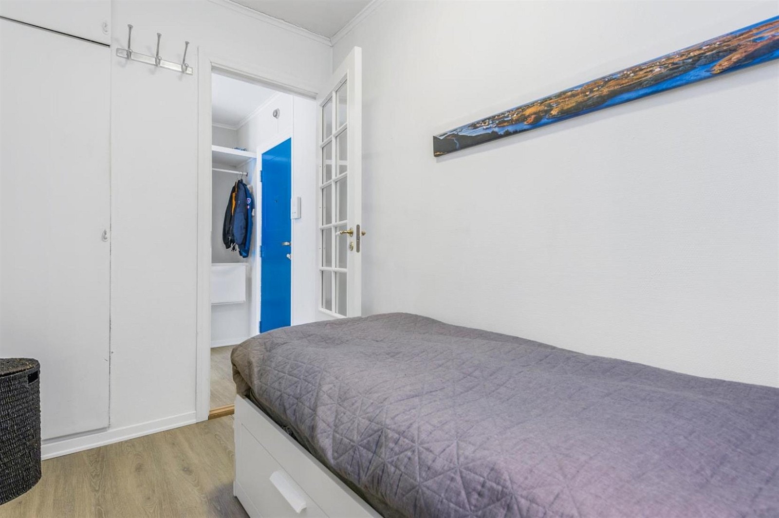 Disponibelt rom som selger har brukt som soverom. Galleribilde