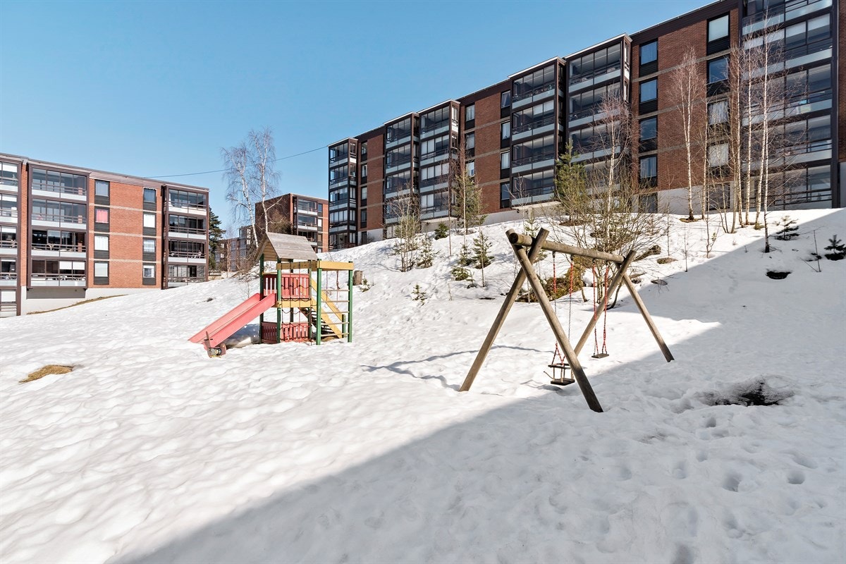 Meget barnevennlig fellesområder mellom bebyggelsen. Galleribilde