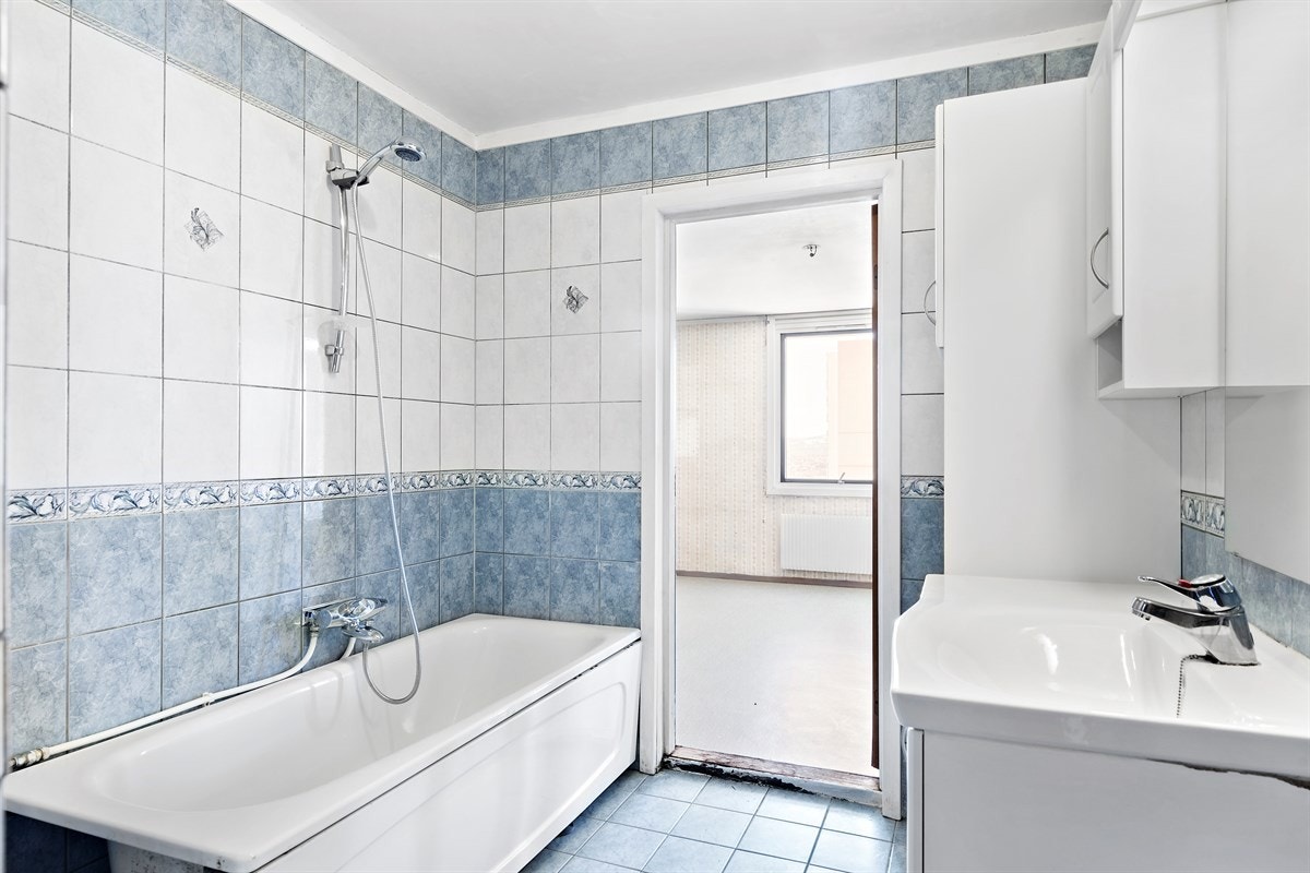 Bad og separat wc er modent for rehabilitering Galleribilde