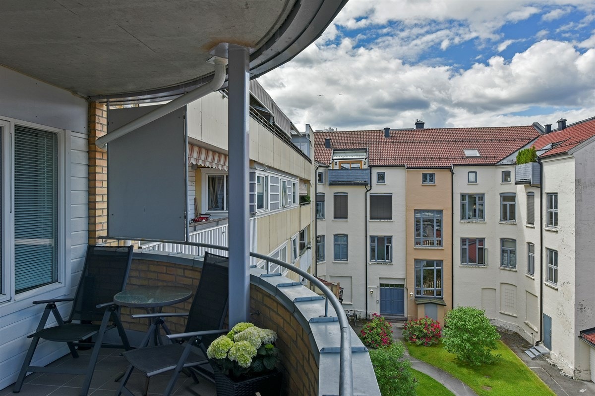 Videre er det utebelysning, samt god plass for både utemøblement og grill. Galleribilde