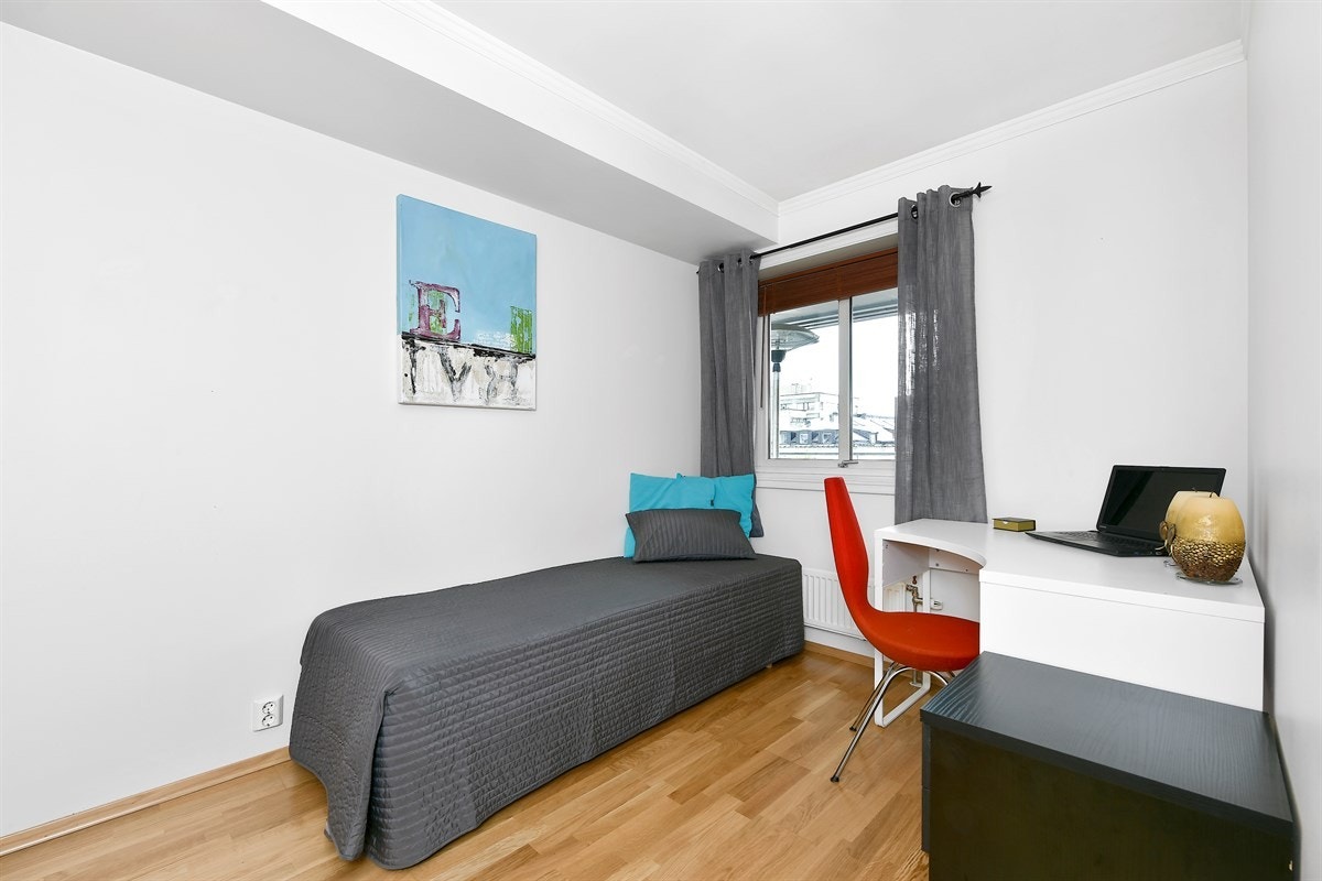 Soverom 2 med tilhørende garderobeløsning. Galleribilde