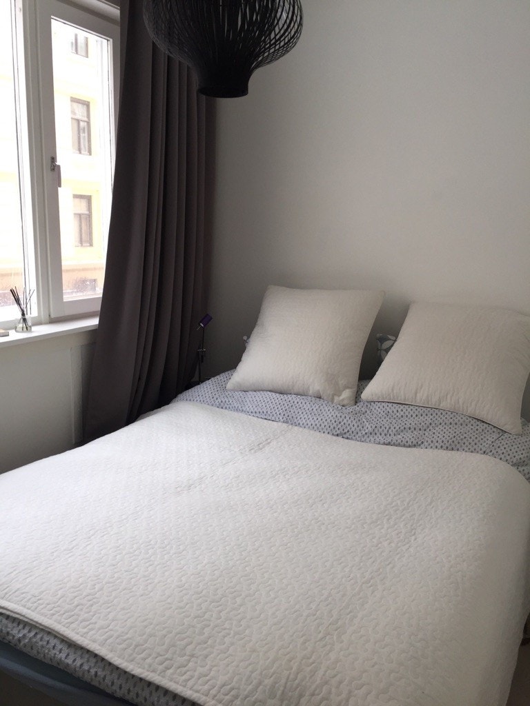 Soverom ligger mot enveiskjørt gate. Plass til dobbeltseng. Galleribilde