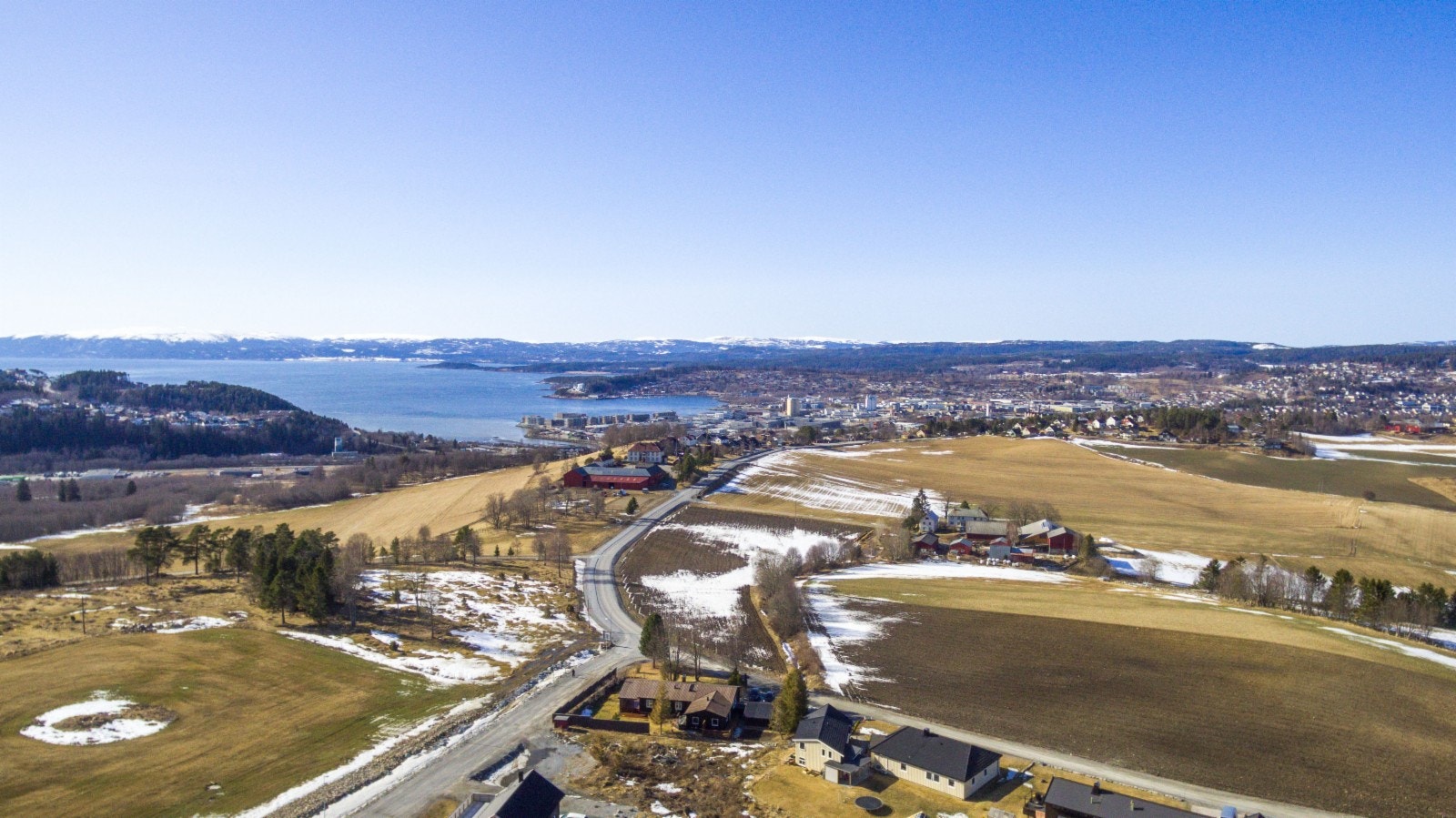 Området rundt og utsikt mot Steinkjer. Galleribilde