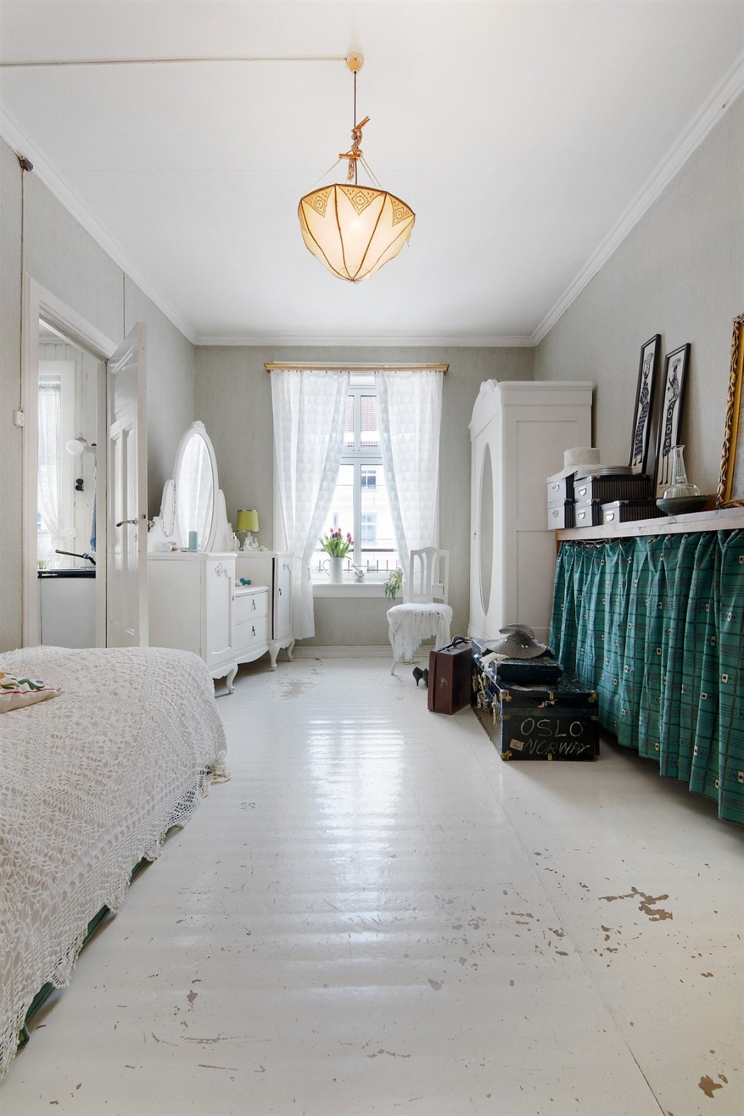 Stort soverom med flere innredningsmuligheter Galleribilde