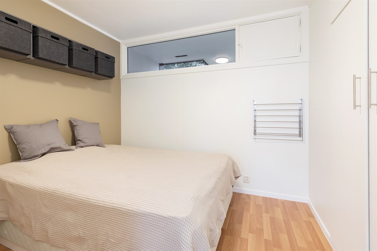 Soverom med garderobeskap Galleribilde