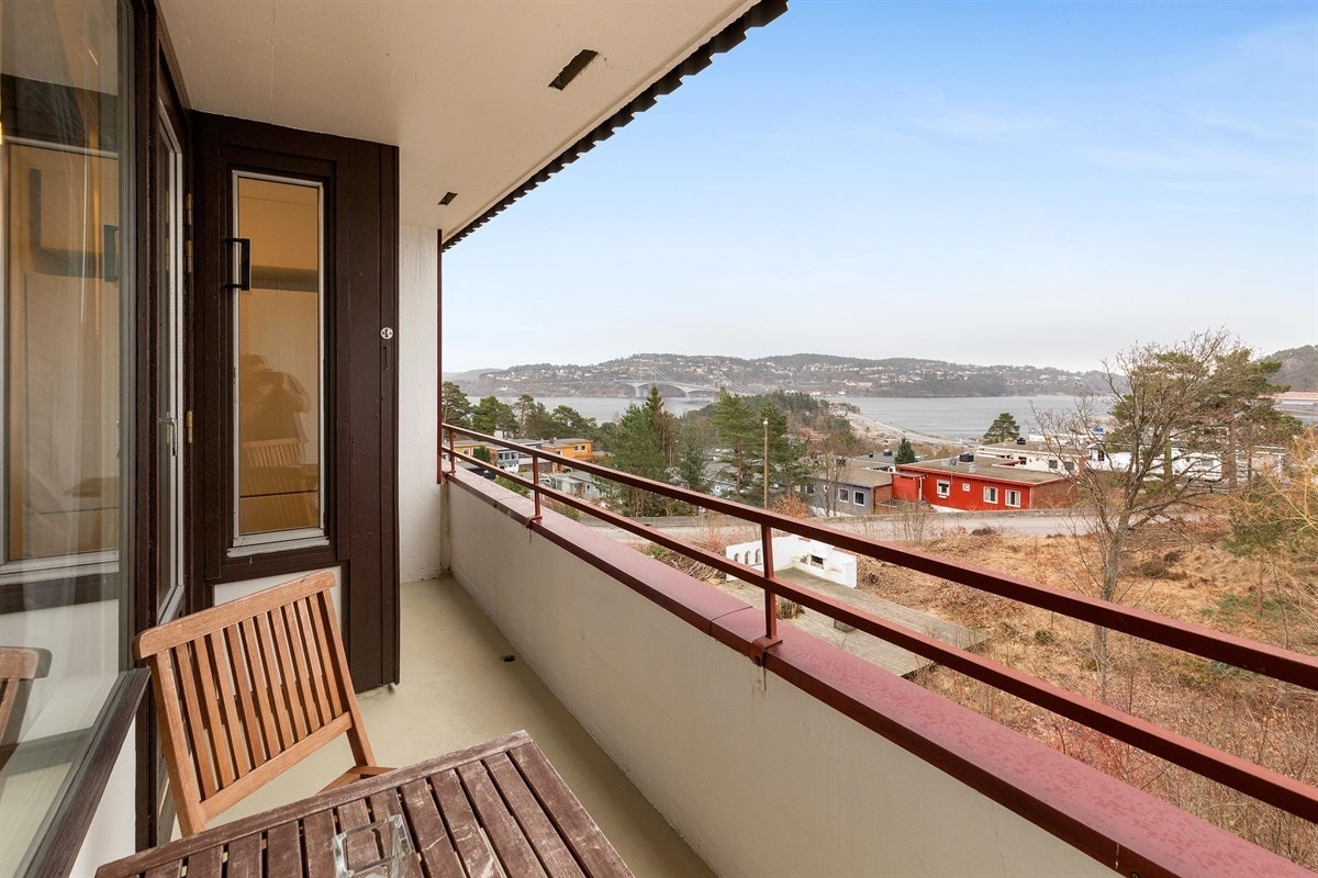 Balkong med utgang fra stuen Galleribilde