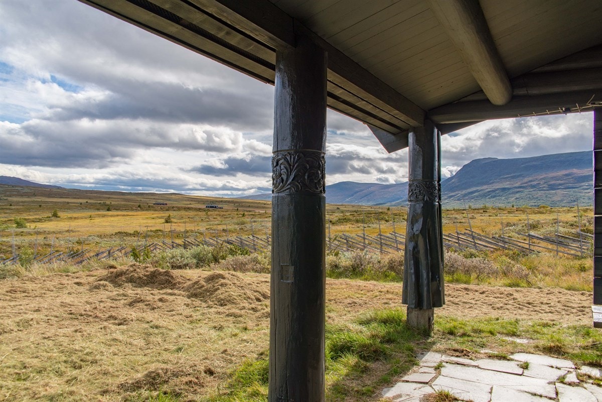 I umiddelbar nærhet finner du nydelige fjellvann, flotte fjell og et utall turmuligheter. Galleribilde