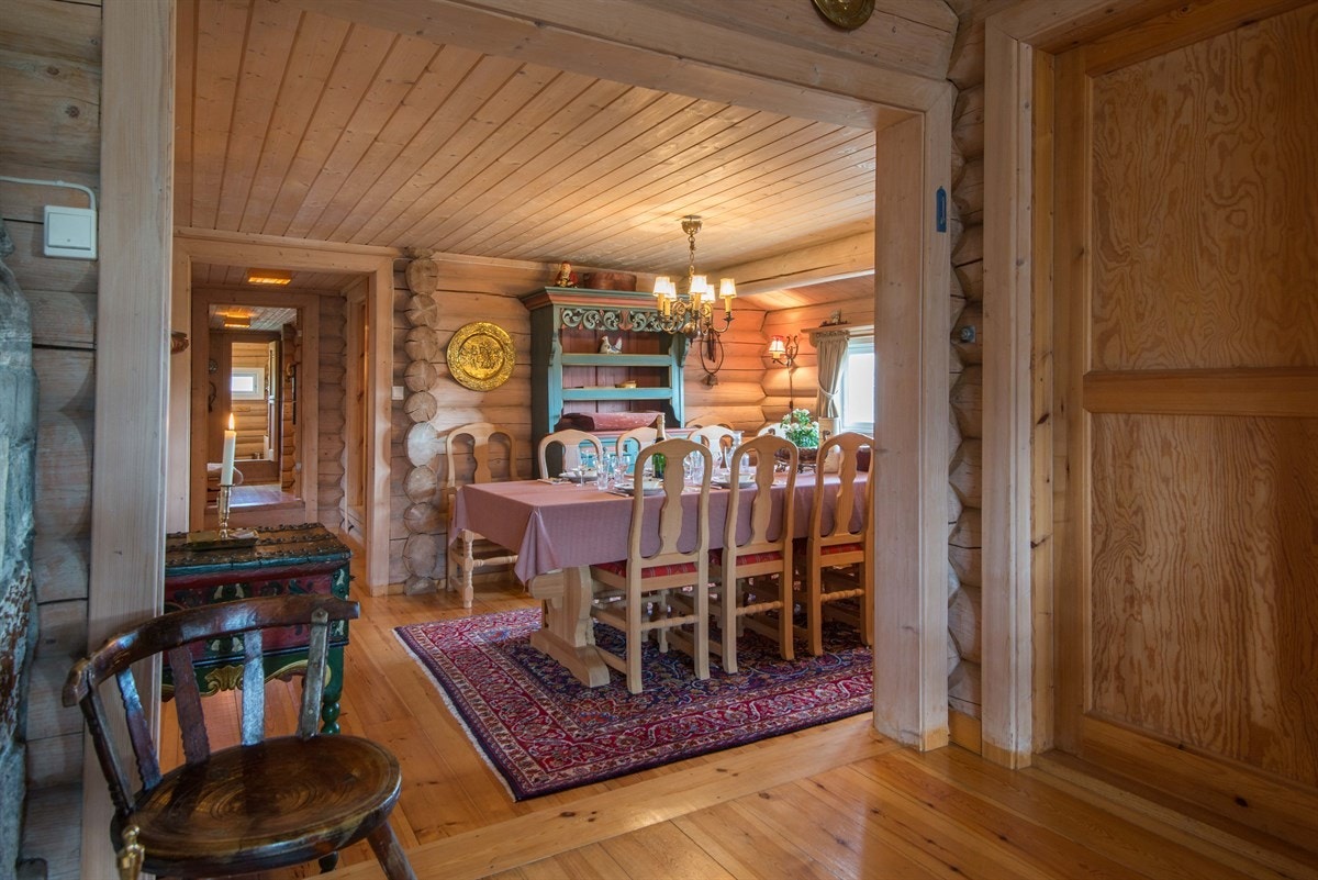 Åpent til spisestue. Galleribilde