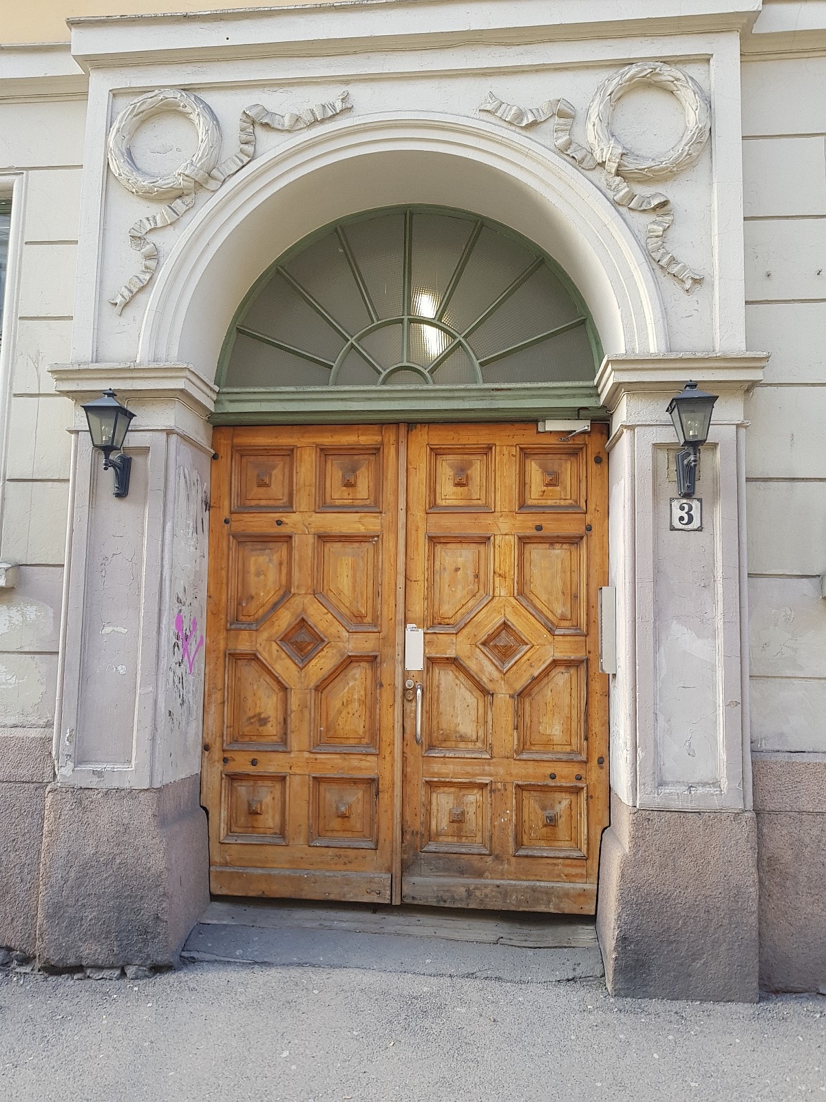 Innkjøring gjennom port Galleribilde