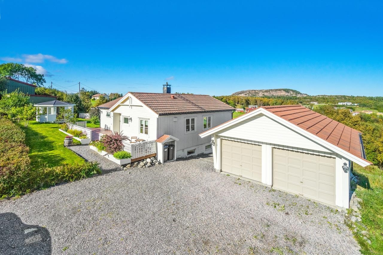 Koselig enebolig med enebolig, hagestue og dobbel garasje Galleribilde