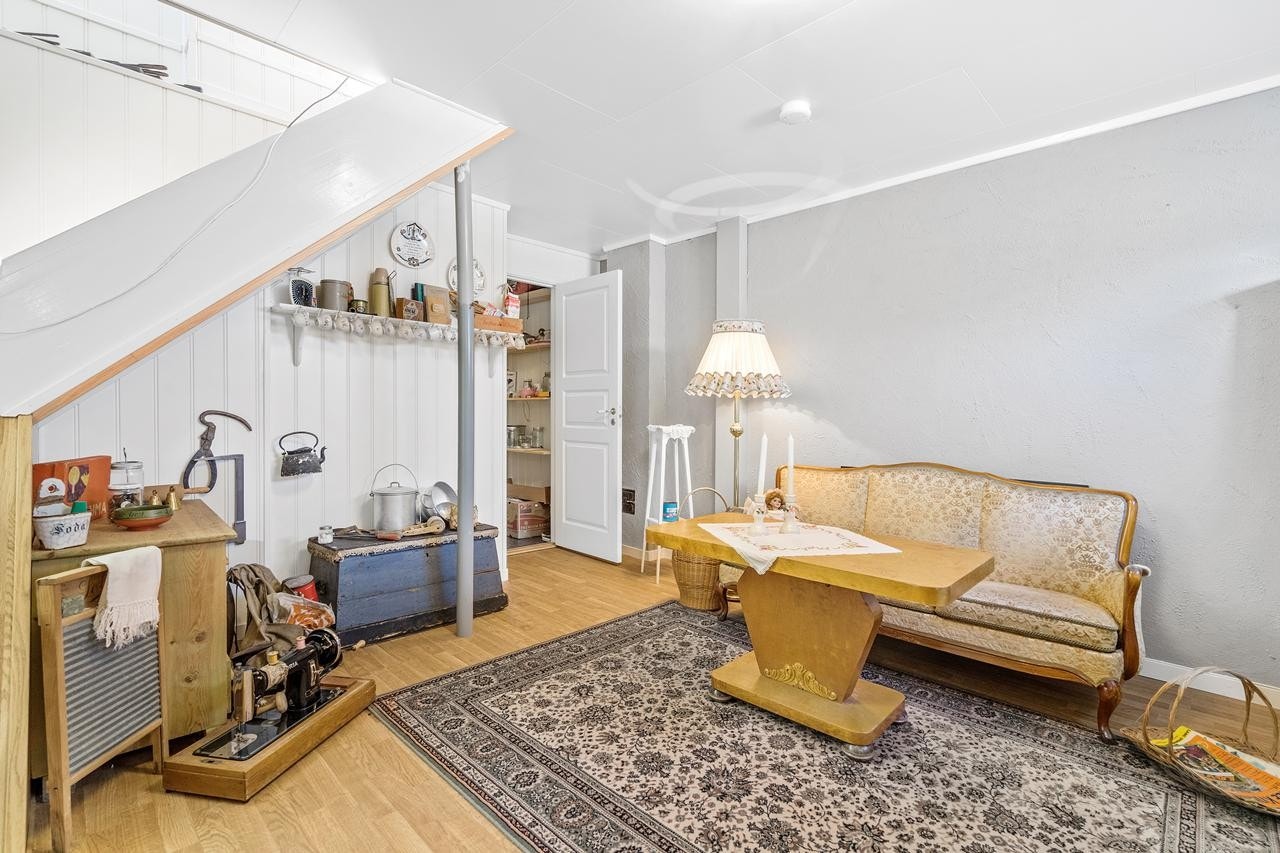 Kjellerstue i hoveddel Galleribilde