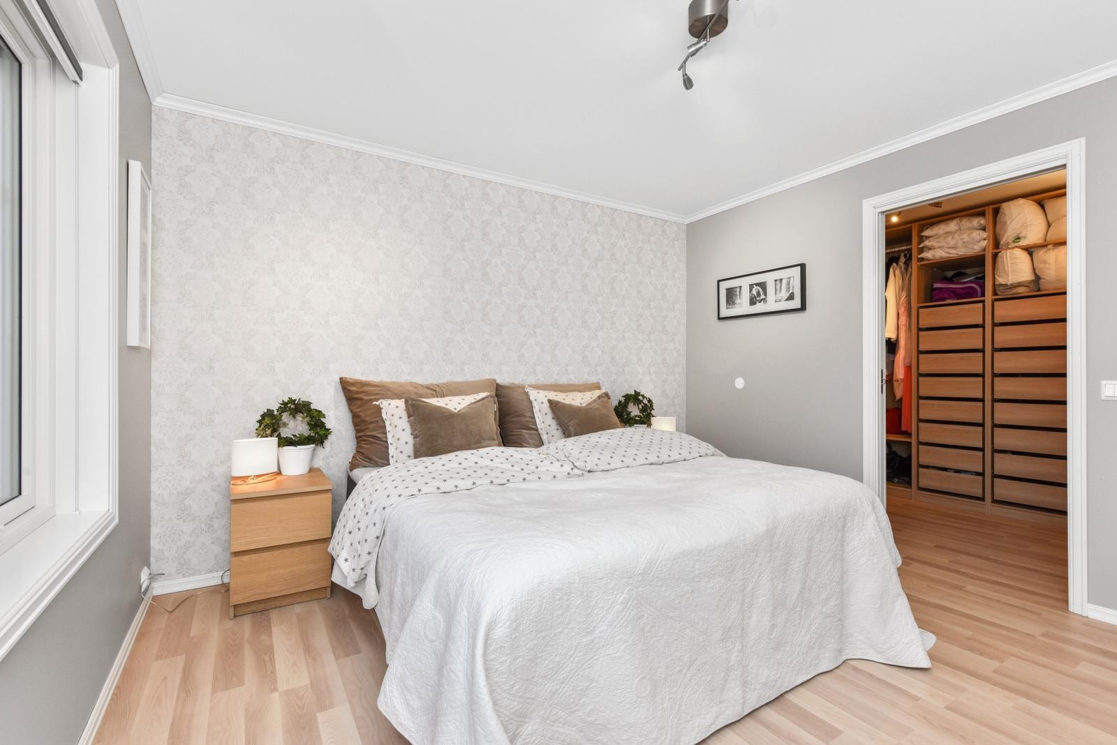 Hovedsoverom med walk in garderobe Galleribilde