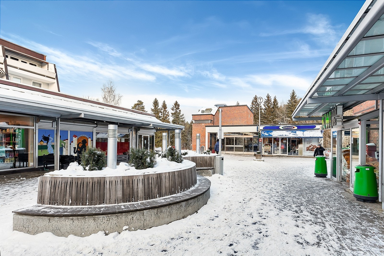 Umiddelbar nærhet til torg med flere butikker, t-bane og bussforbindelser Galleribilde