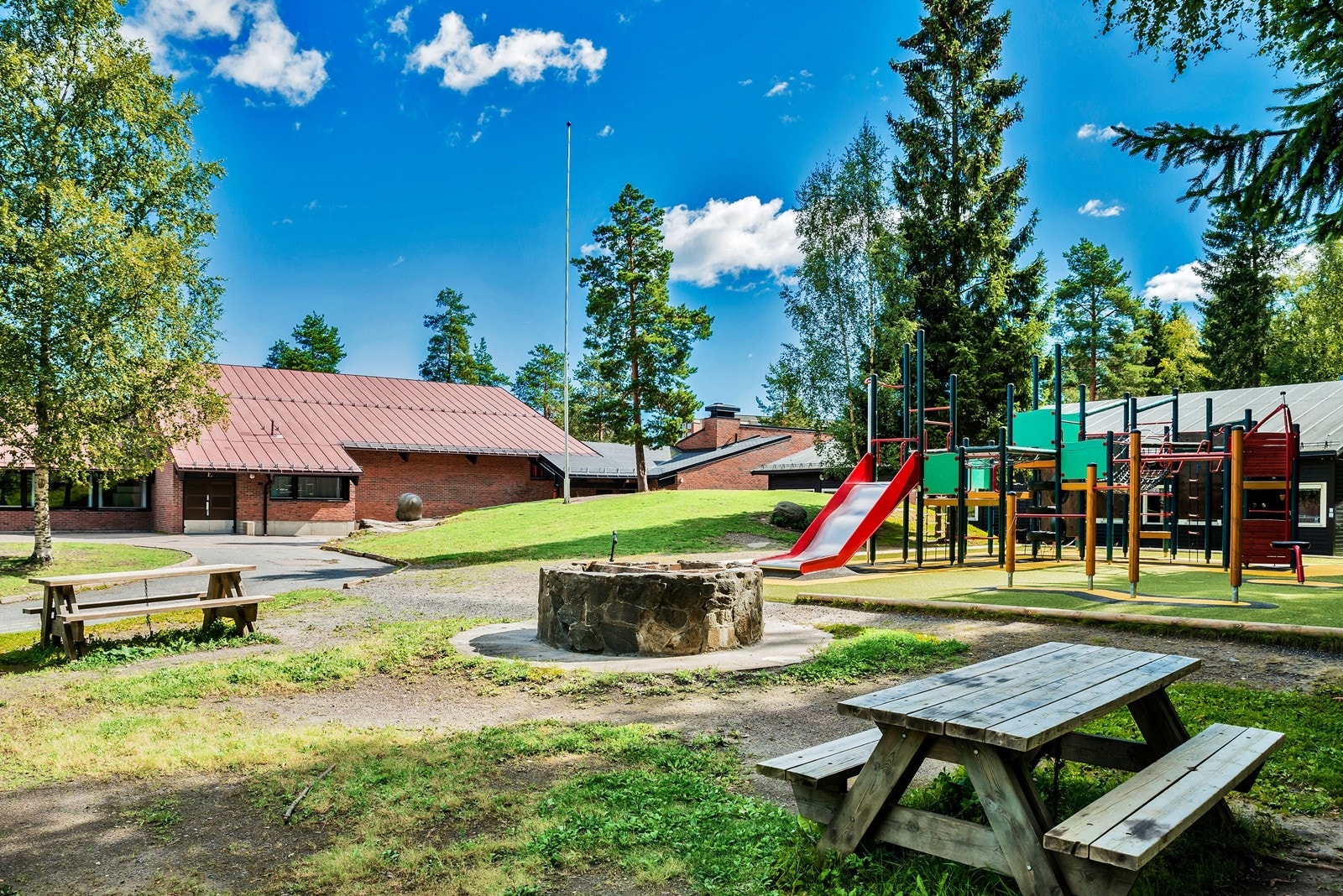 Bakås og Furuset skole i nærheten Galleribilde